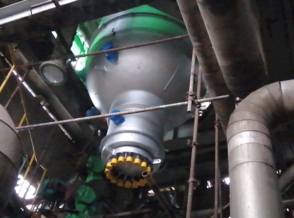 1606003435428172.jpeg 新氣提塔成功落座尿素現(xiàn)場一樓.jpg