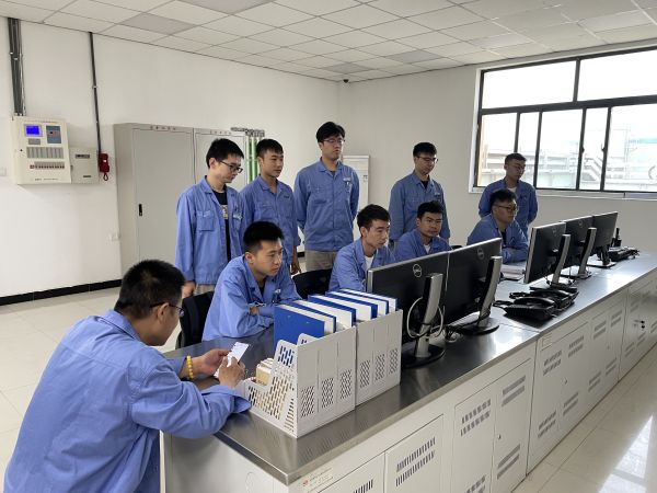 開展班前會(huì)議，強(qiáng)調(diào)降本增效需要從身邊的小事做起。.jpg