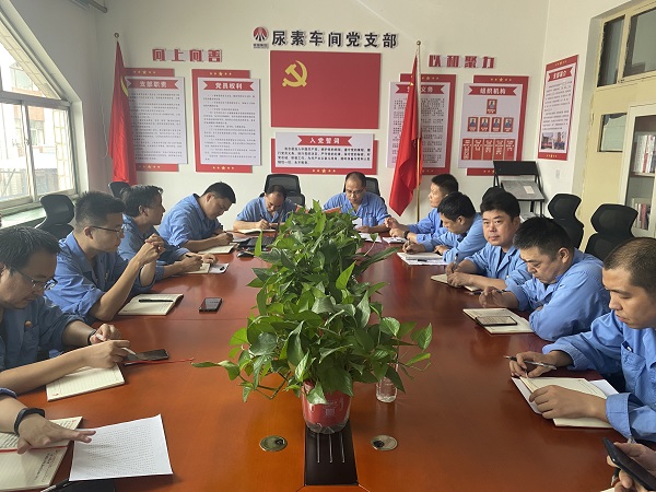 9月11日，公司總工程師馬軍忙參加尿素車間三季度組織生活會(huì).jpg