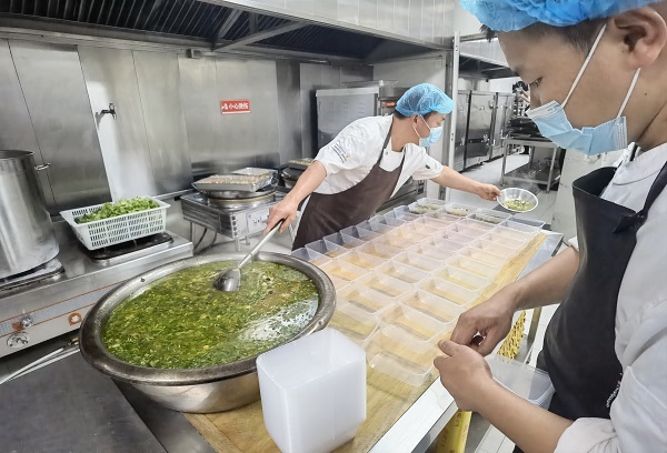 提高節(jié)日飯菜水準，暖胃同時更要為職工暖心.jpg