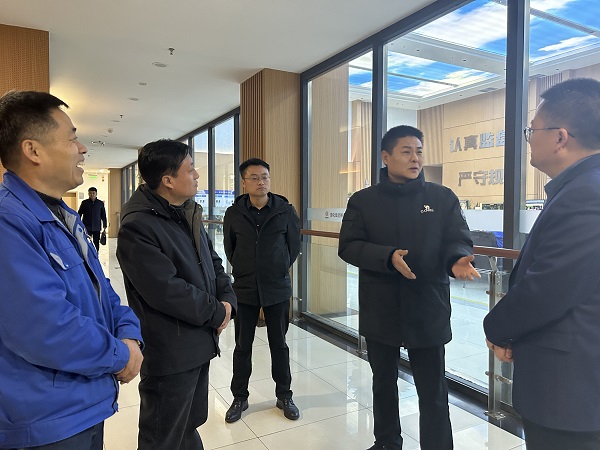 1月31日，咸陽(yáng)市工信局副局長(zhǎng)趙英立來彬州公司調(diào)研檢查1.jpg
