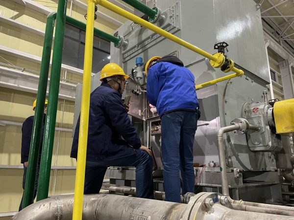 1706845298412822.jpeg 電儀分部員工對(duì)現(xiàn)場用電線路進(jìn)行故障排查與處理.jpg