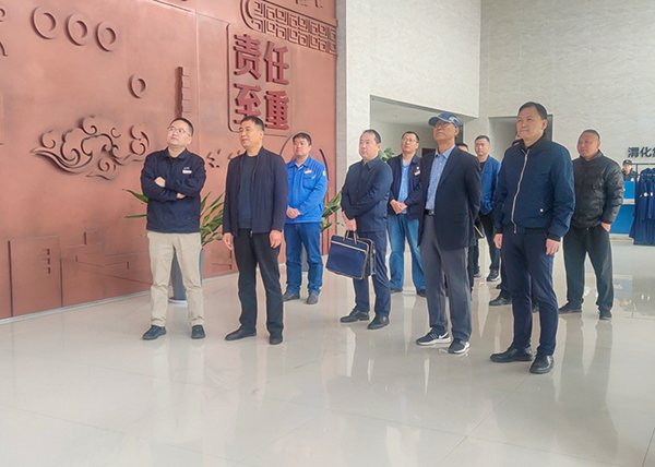 5月4日，咸陽市安委辦督導(dǎo)組在觀看彬州公司宣傳片.jpg