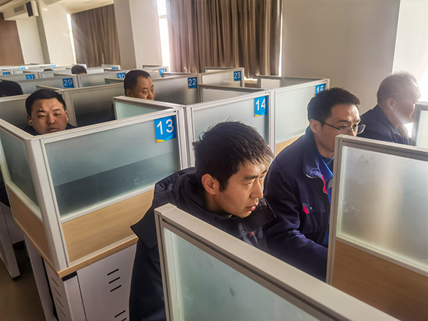 2月25日，合成車間員工進行“懂會能”考試 (2).jpg