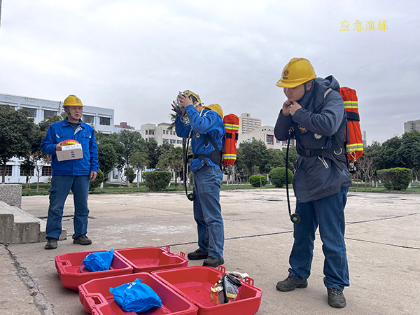3月27日16：30，合成車(chē)間員工進(jìn)行演練中.jpg
